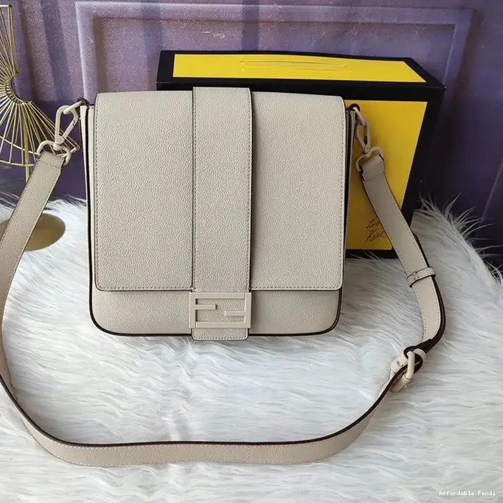 Affordable Affordable Medium Baguette Beige Leather Cuoio In Romano Messenger Fendi 0212