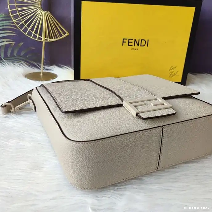 Affordable Affordable Medium Baguette Beige Leather Cuoio In Romano Messenger Fendi 0212