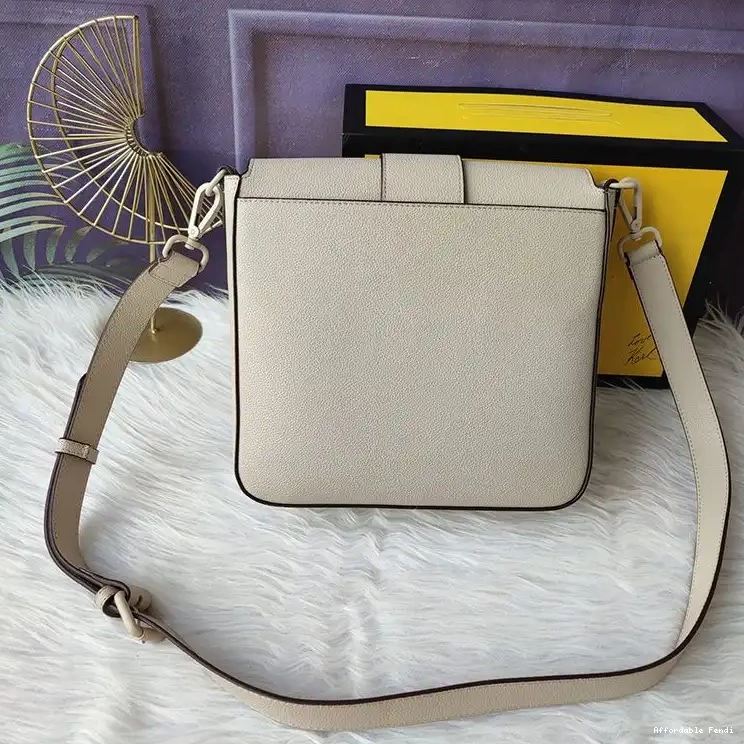 Affordable Affordable Medium Baguette Beige Leather Cuoio In Romano Messenger Fendi 0212